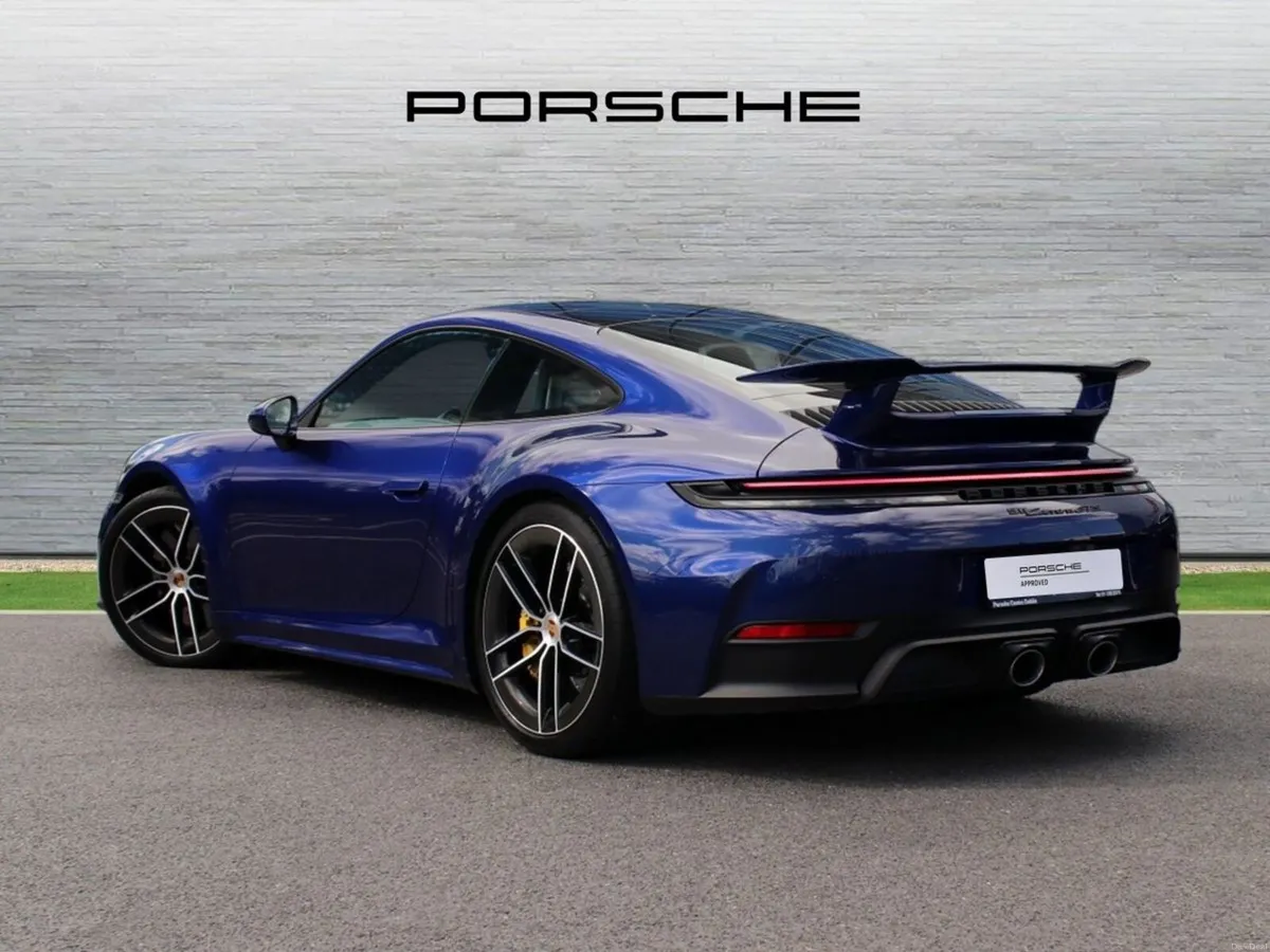Porsche 911 Carrera GTS - Image 3