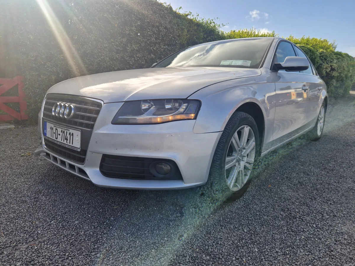 Audi A4 SE 2.0 TDI 2011 - Image 2