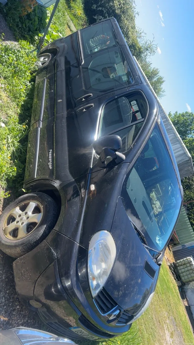 2009 Renault traffic 9 seater - Image 1
