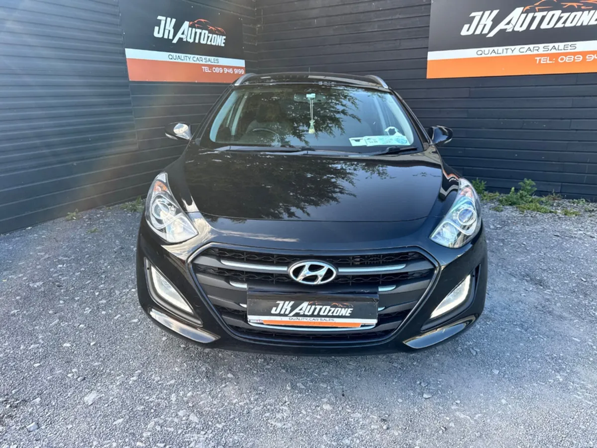 Hyundai i30 1.6 TOURER DELUXE 5DR - Image 2