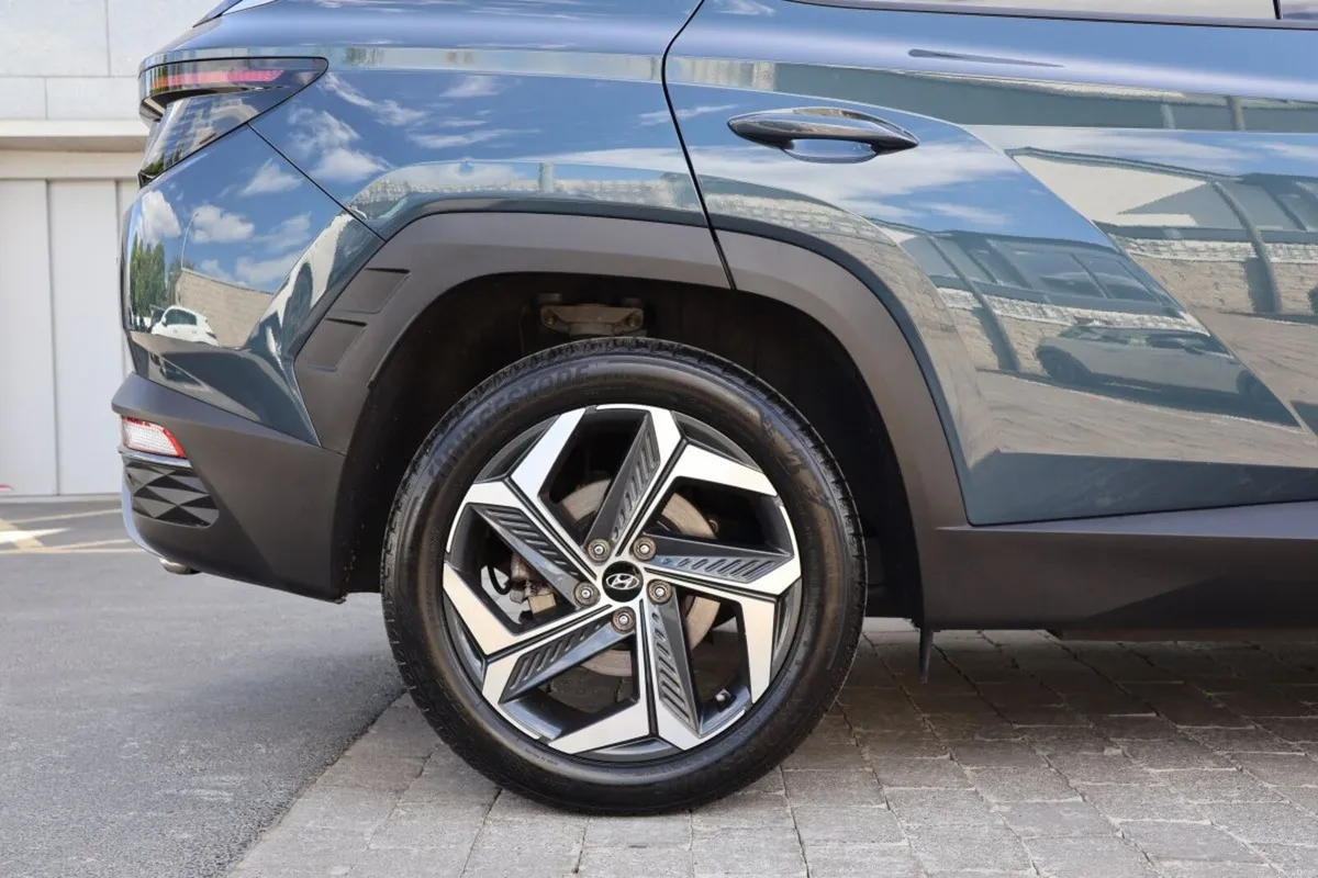 Hyundai Tucson 2WD Executive Plus HEV STG Auto - Image 5