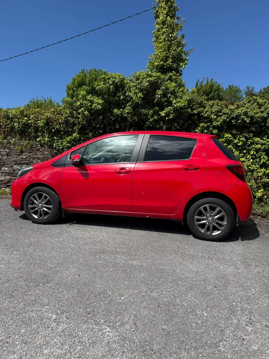 2015 Toyota Yaris - Image 2