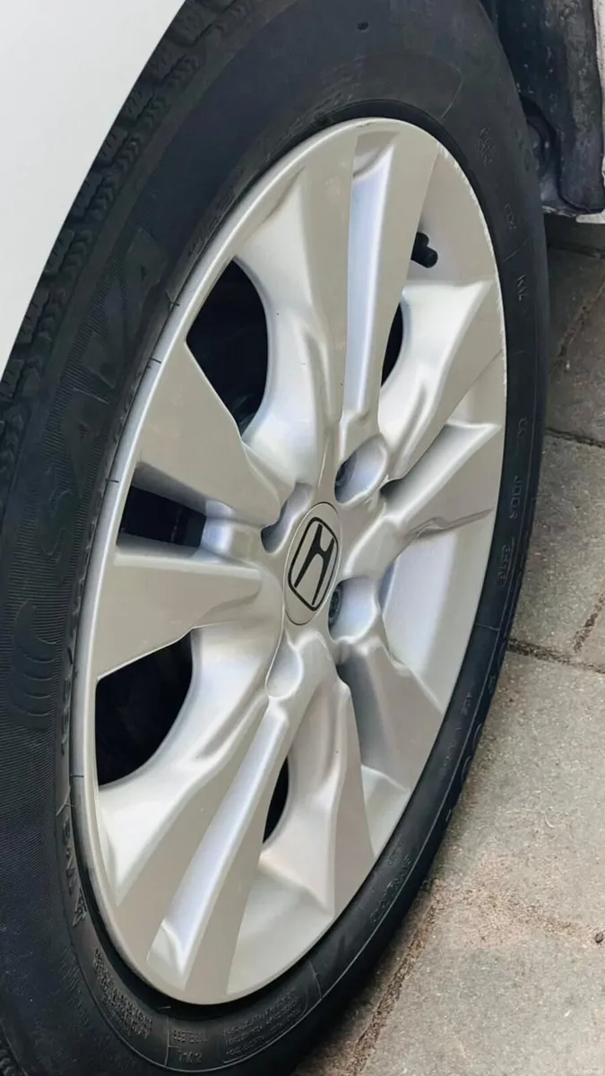 Honda Fit 2018 - Image 2