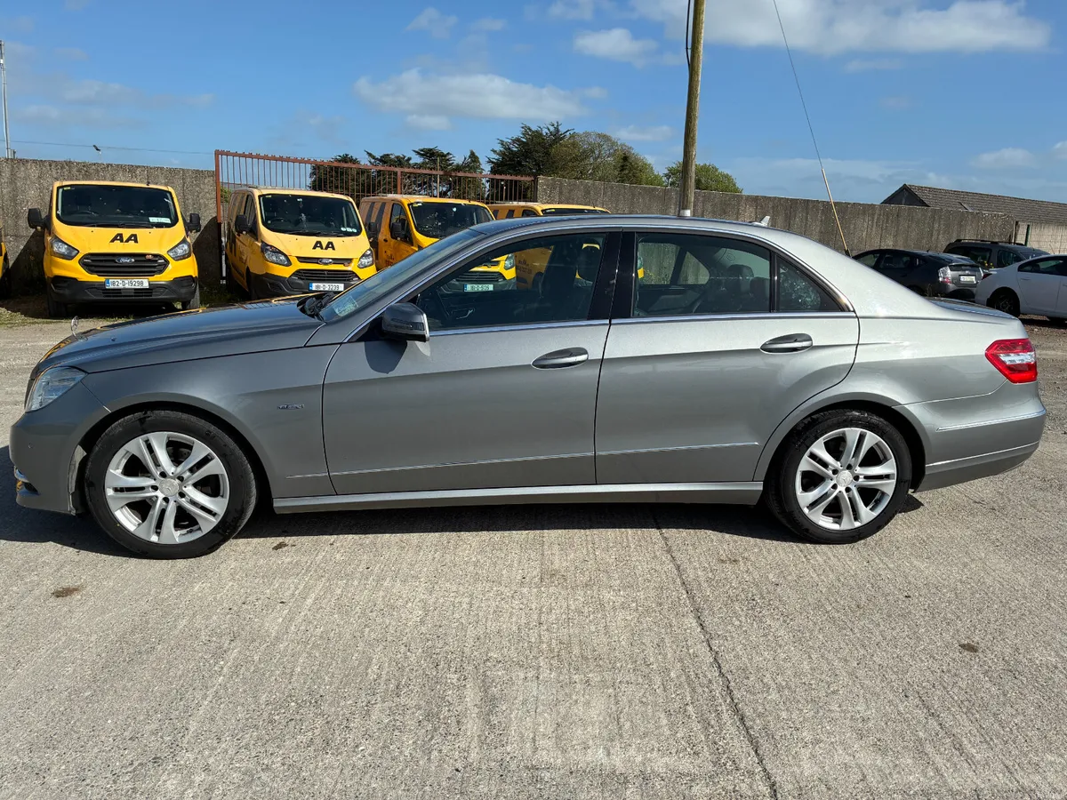 Mercedes-Benz E-Class 2011 - Image 4