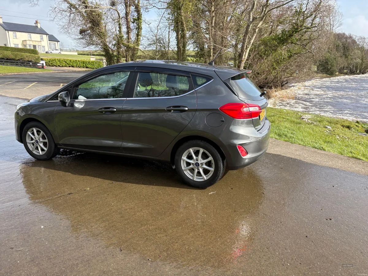 Ford Fiesta HATCHBACK - Image 3