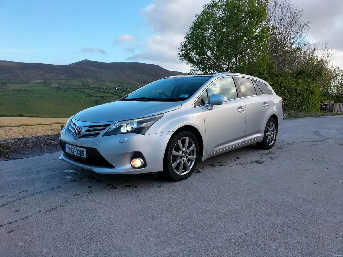 Toyota Avensis 2012 - Image 1