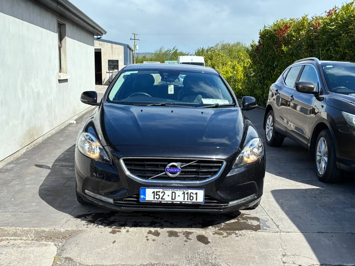 Volvo V40 2015 - Image 2