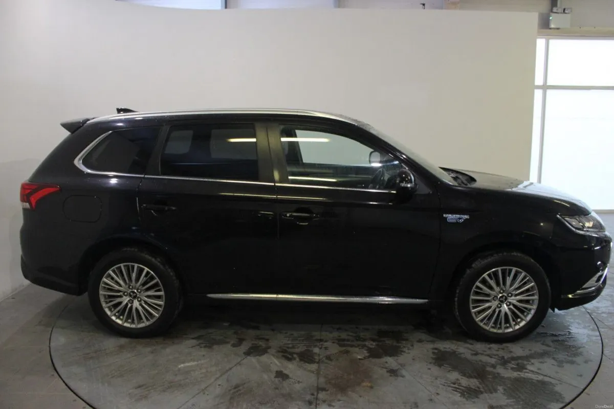 Mitsubishi Outlander 2.4L Plug-in EV Intense 5 sea - Image 3