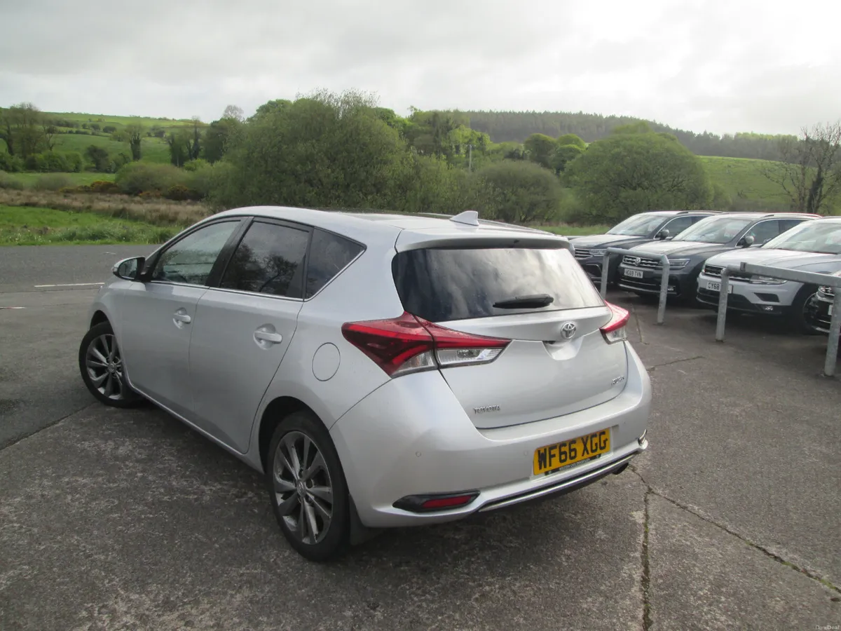 2016  TOYOTA  AURIS  1.2  VVT-I  EXCEL  5DR - Image 5