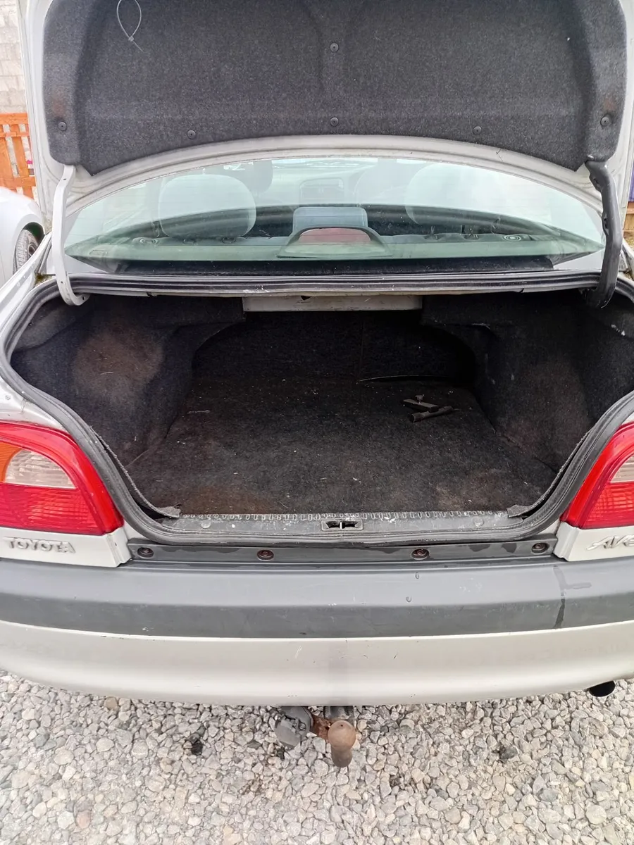Toyota Avensis 2000 - Image 2