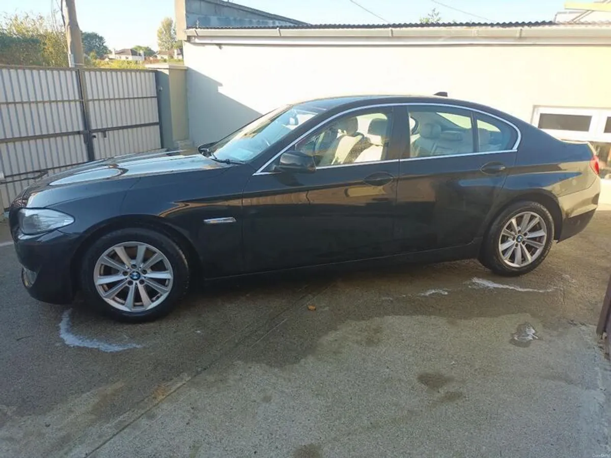 2011 BMW 5 Series - Image 2