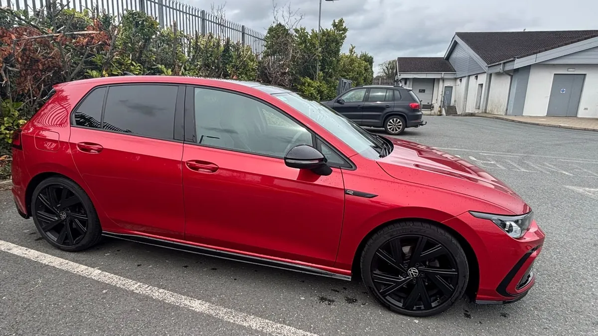 Volkswagen Golf R-LINE 2.0 TDI DSG with SUN ROOF - Image 2