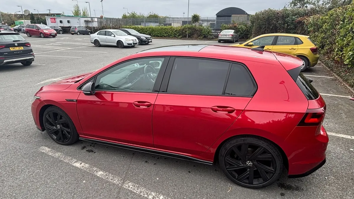 Volkswagen Golf R-LINE 2.0 TDI DSG with SUN ROOF - Image 3