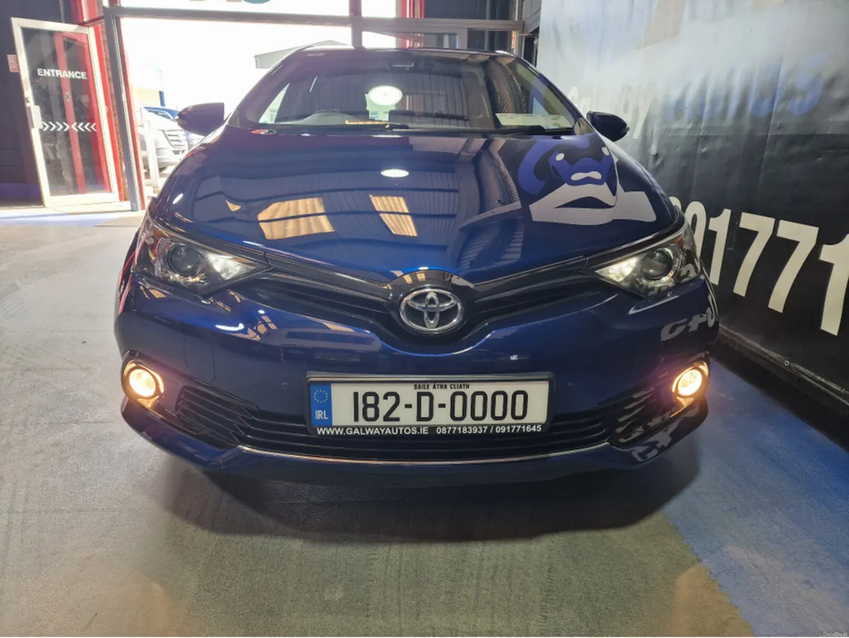 Toyota Auris **ONLY 64K MILES, SAT NAV REVERSING C - Image 3