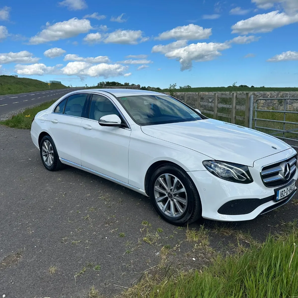 2018 Mercedes-Benz E220d / 4MATIC / 1 Lady Owner - Image 1
