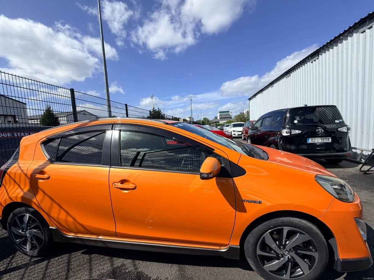 2015 Toyota aqua Orange - Image 2