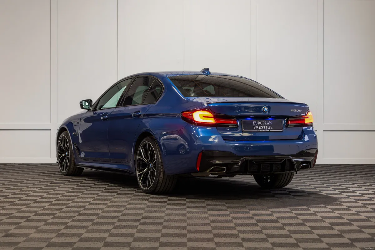 2023 BMW 5-Series 530e M-Sport - Image 4
