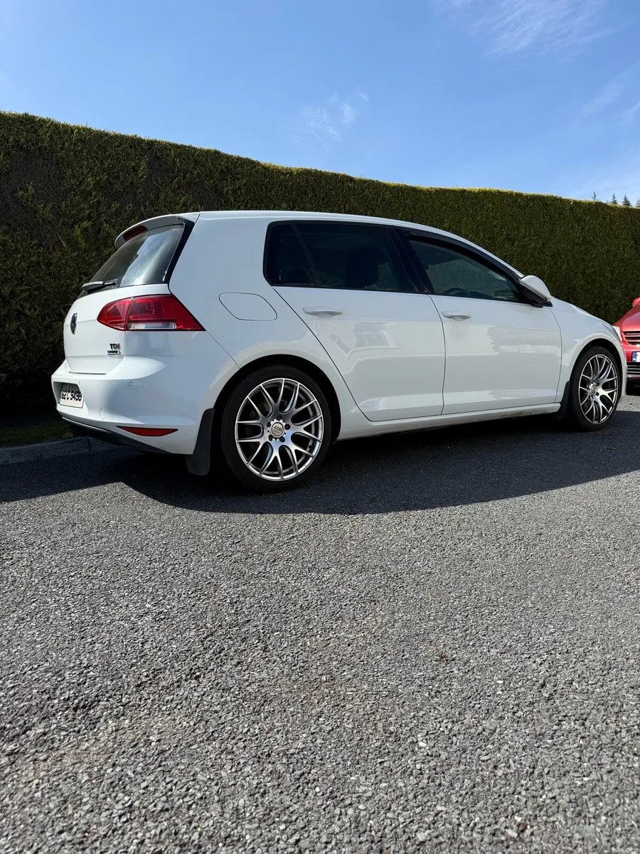 162 Volkswagen Golf - Image 2