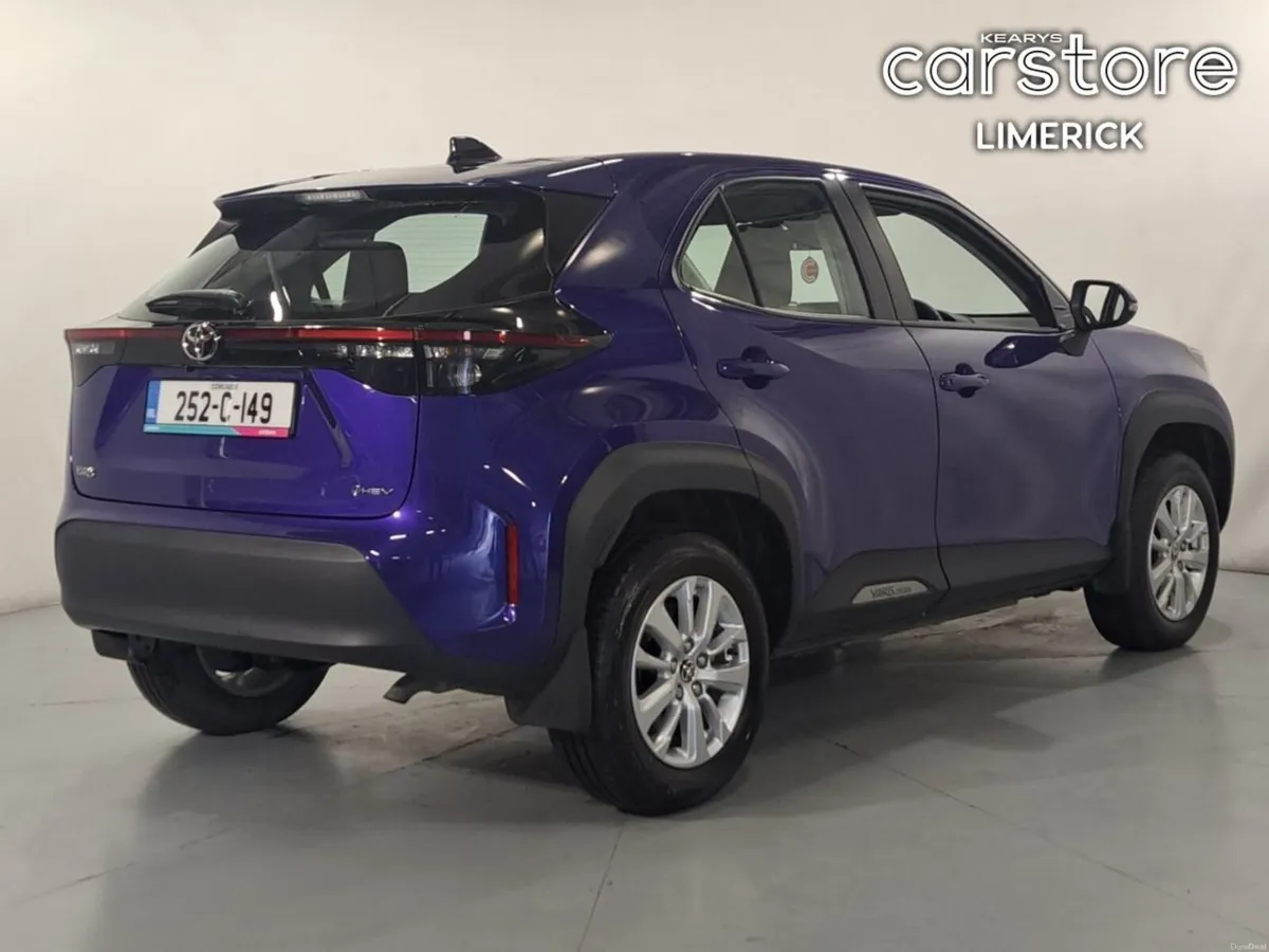 Toyota Yaris Cross 1.5 Hybrid Luna - Image 3