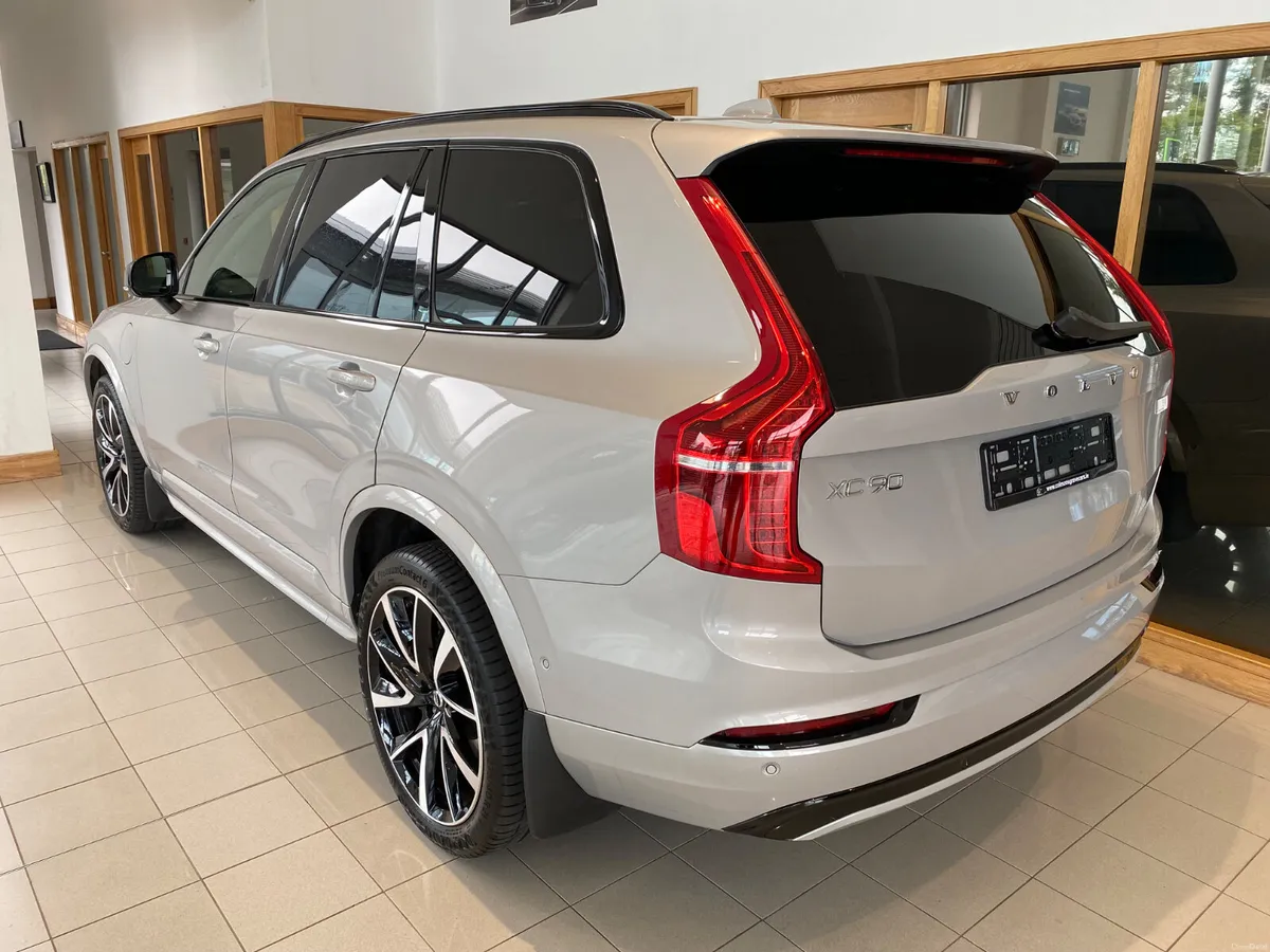 Volvo XC90 2023 T8 PHEV 455HP Ultimate  Dark Theme - Image 5