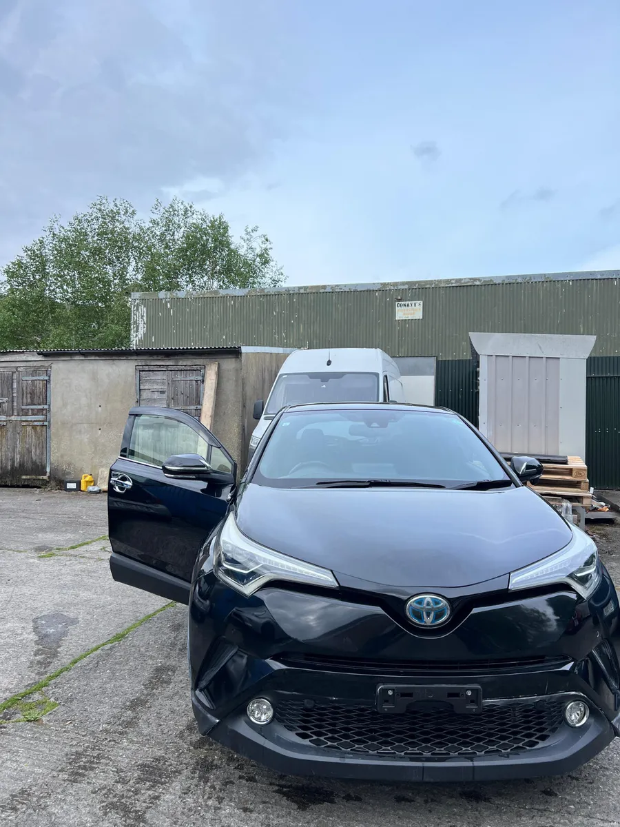 Toyota C-HR 1.8L hybrid 2017 - Image 1
