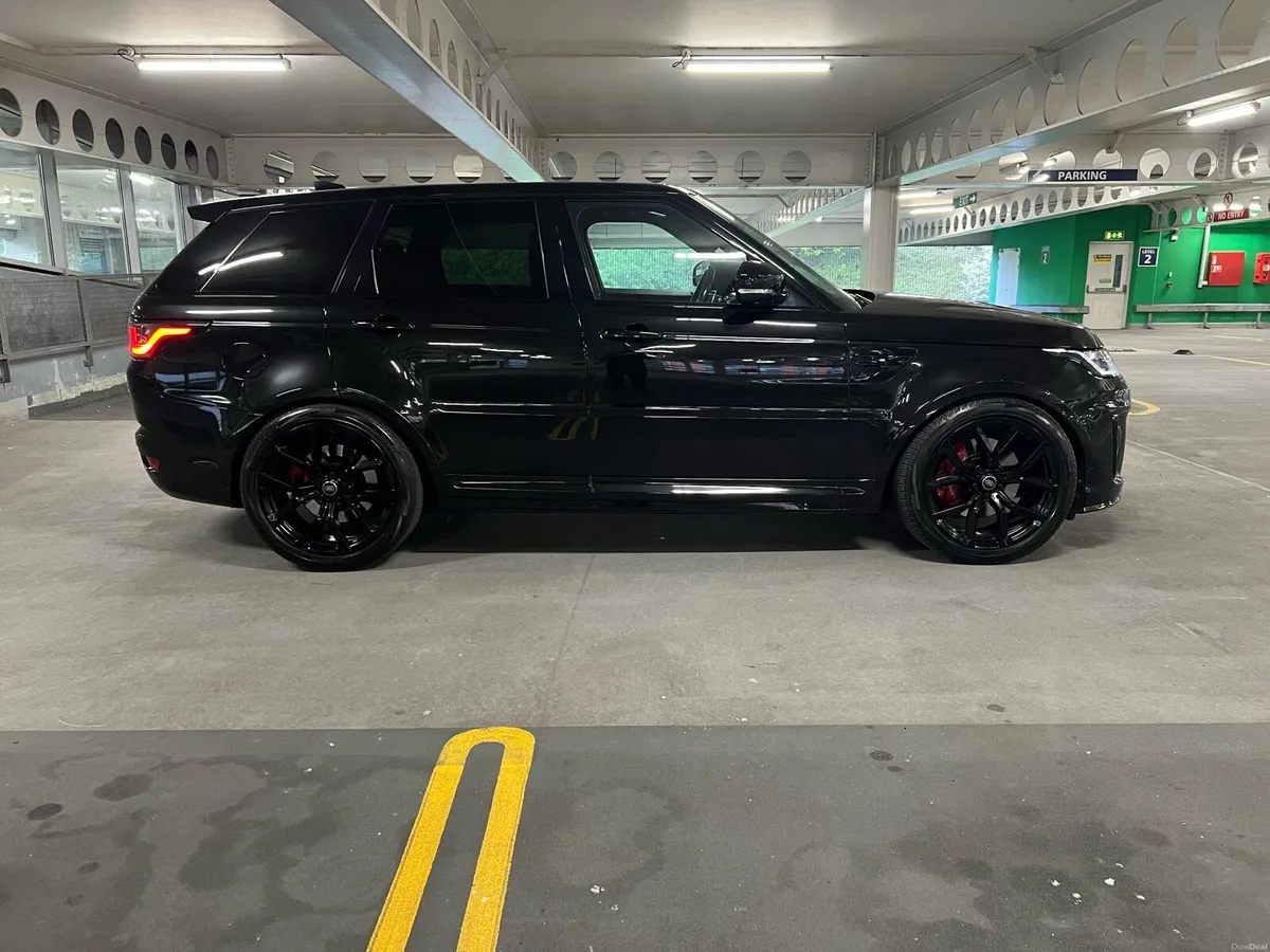 LAND ROVER RANGE ROVER SPORT SVR CARBON EDITION - Image 3