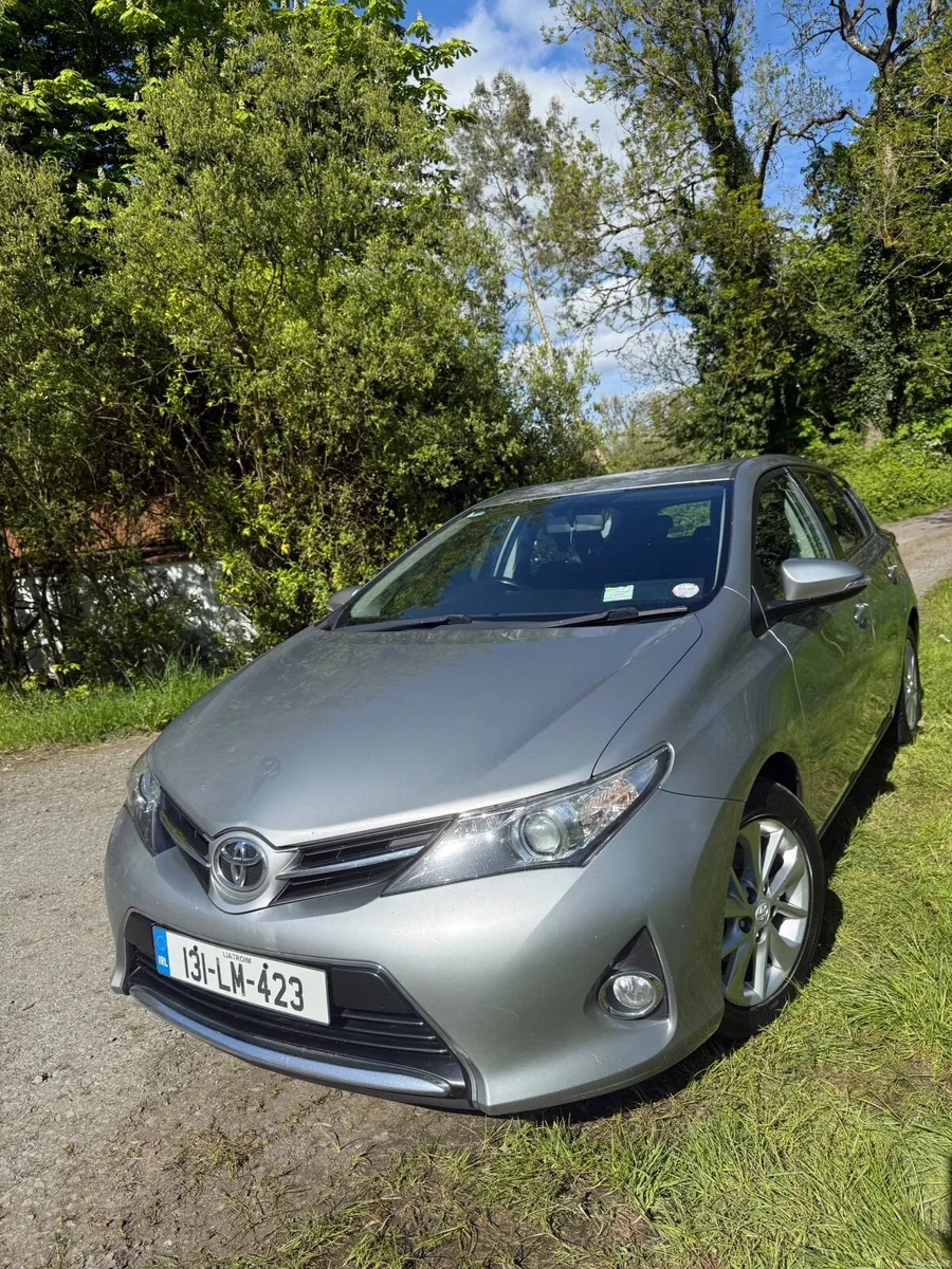 Toyota Auris 2013 - Image 1