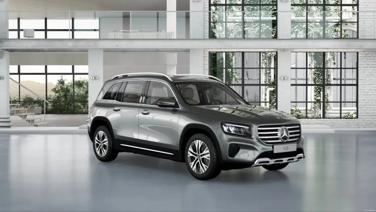 Mercedes-Benz GLB GLB 180 RHD | Reversing Camera, - Image 2