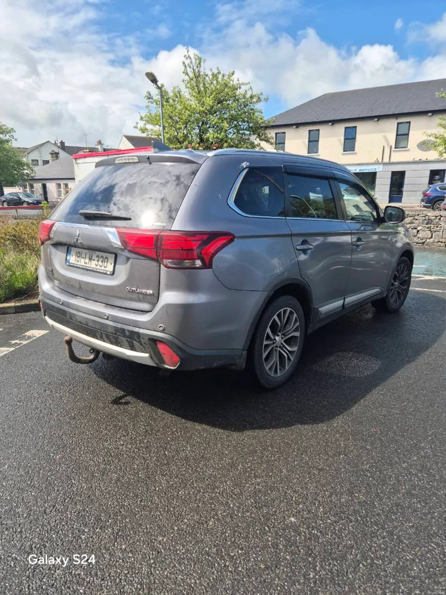 Mitsubishi Outlander 7 Seater   4WD Diesel  2018 - Image 2