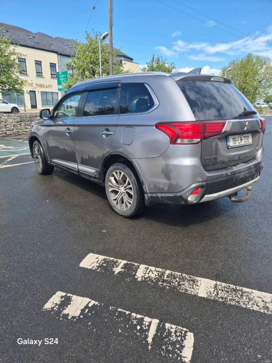 Mitsubishi Outlander 7 Seater   4WD Diesel  2018 - Image 3