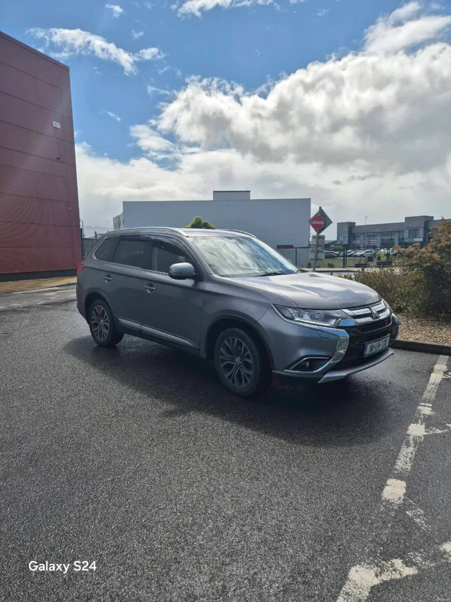 Mitsubishi Outlander 7 Seater   4WD Diesel  2018 - Image 4