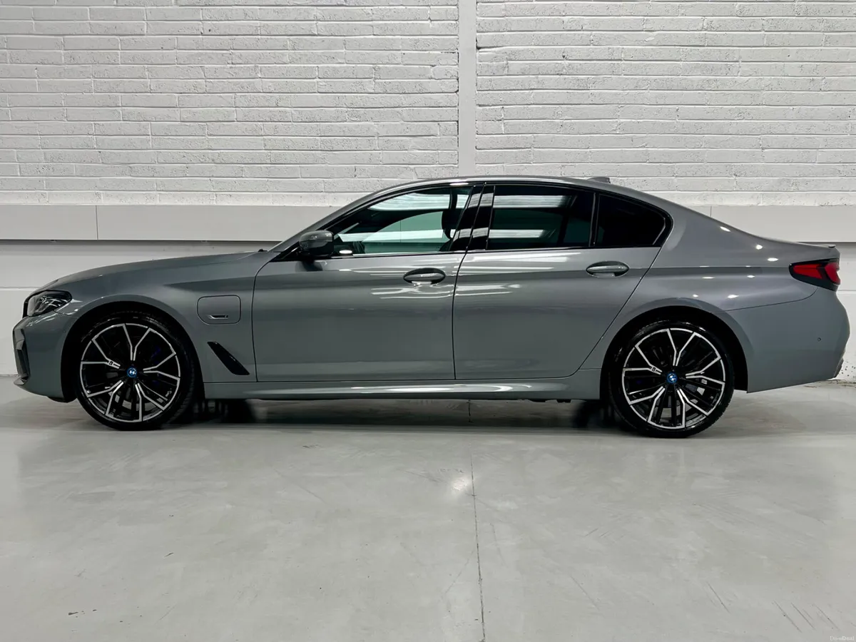 BMW 5 Series 530e xDrive M Sport Pro Edition Auto - Image 4