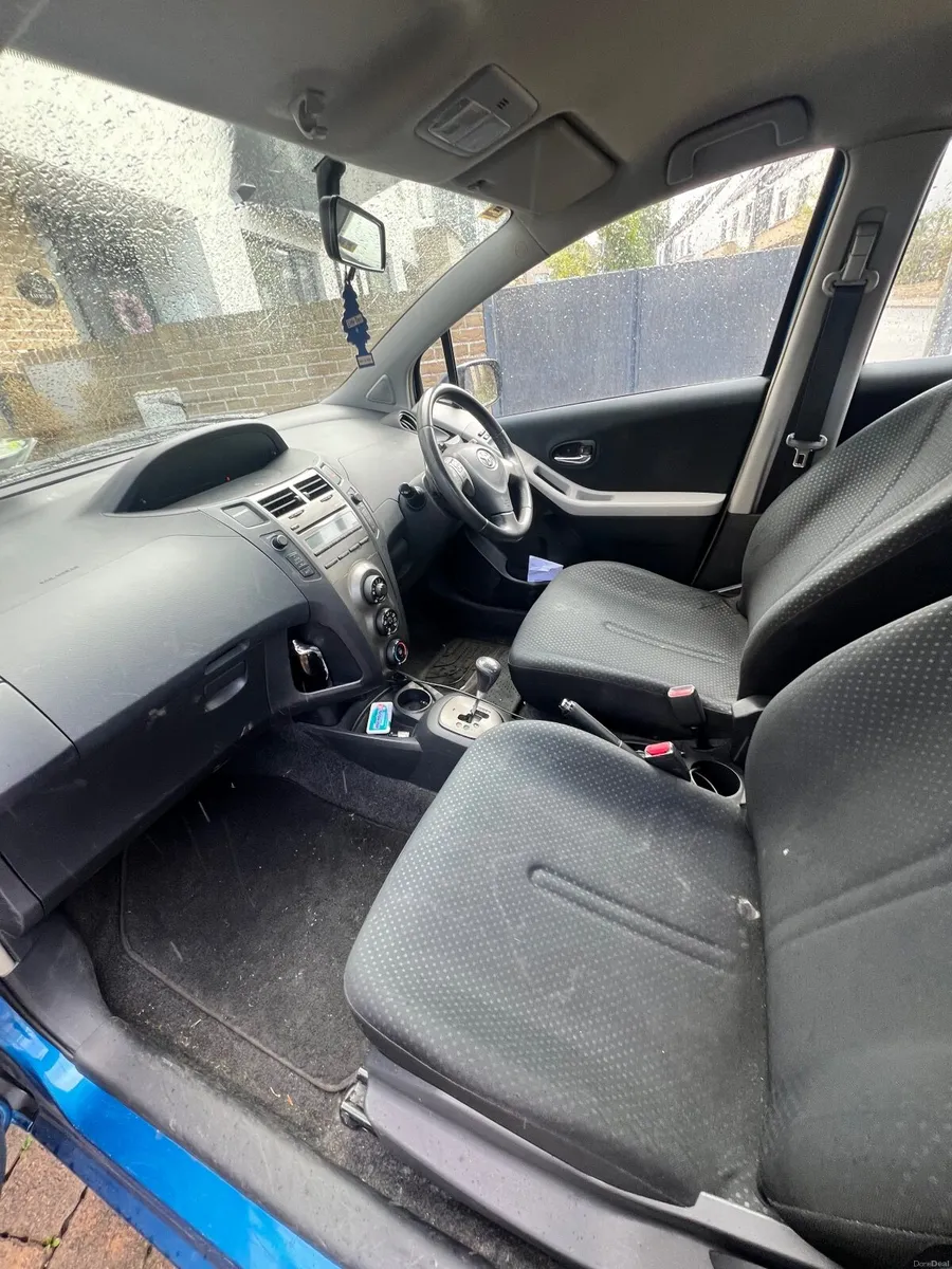 Toyota Yaris 2010 - Image 2