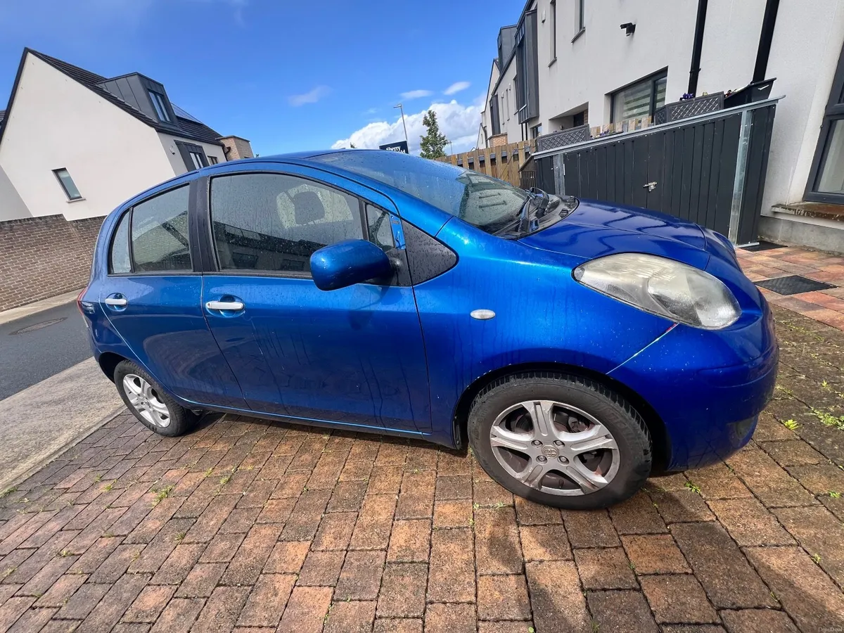 Toyota Yaris 2010 - Image 4