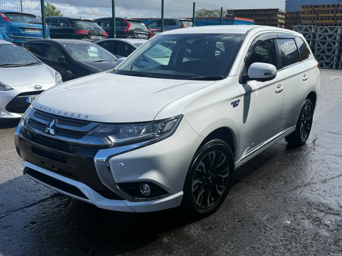 2017 Mitsubishi Oulander Phev Hybrid Automatic - Image 1
