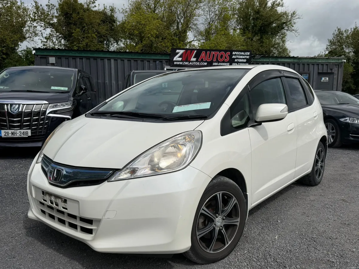 11 HONDA FIT HYBRID 1.3 - Image 2