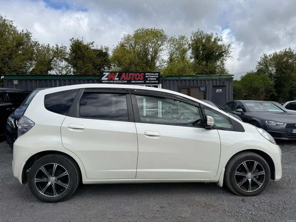 11 HONDA FIT HYBRID 1.3 - Image 5