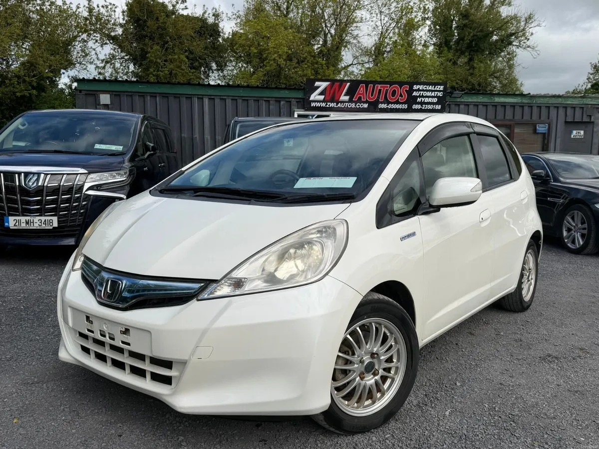 13 HONDA FIT LEATHER SEATS HYBRID - Image 1