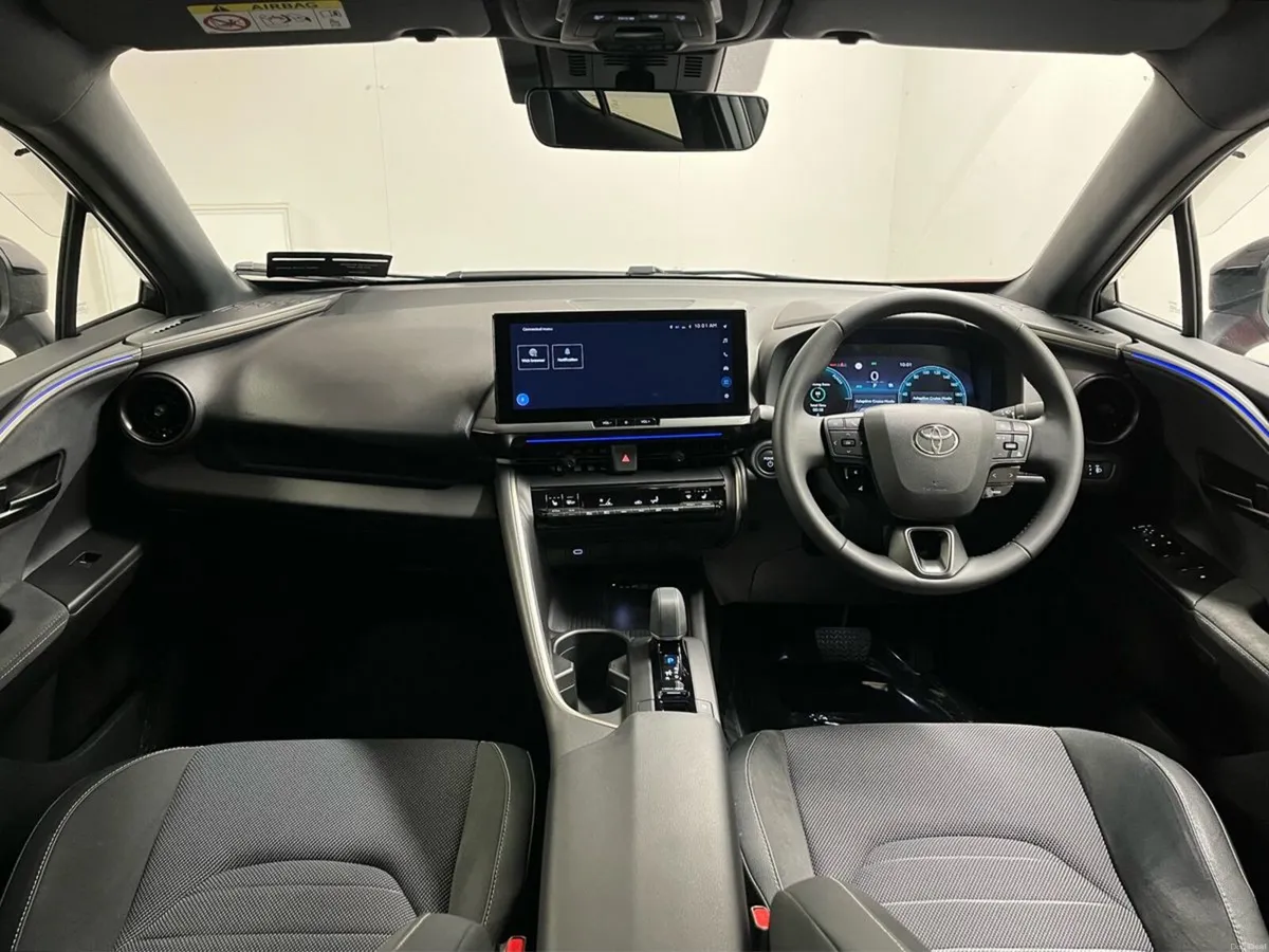 Toyota C-HR Sol 1.8 Hybrid - Reversing Camera - Am - Image 4
