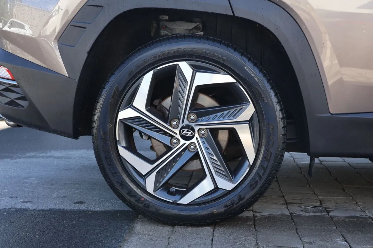 Hyundai Tucson 2WD Executive Plus HEV Auto - Image 4