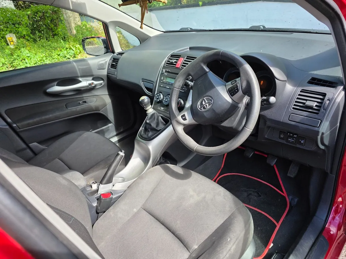 Toyota Auris 2012 - Image 3