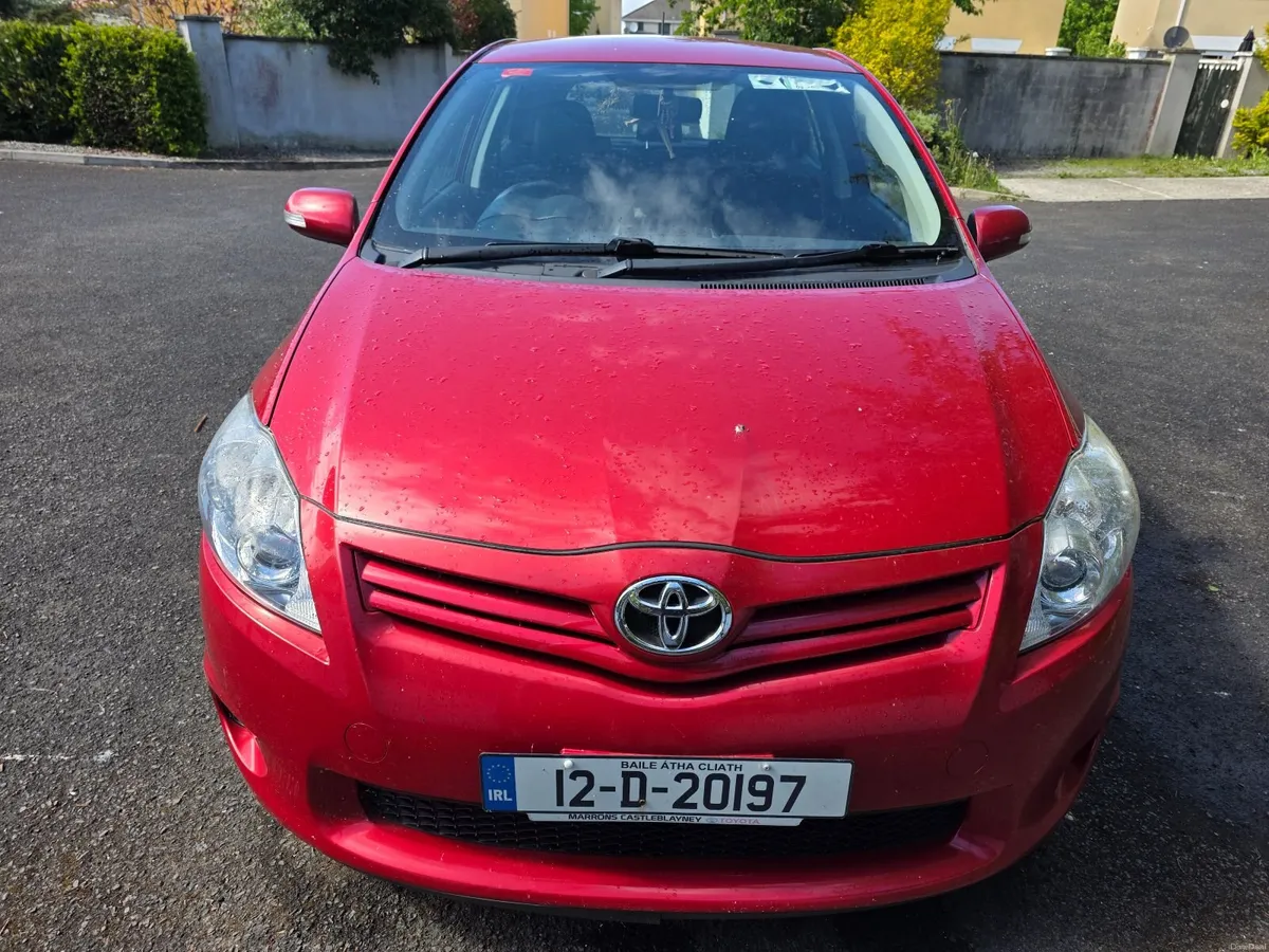 Toyota Auris 2012 - Image 2