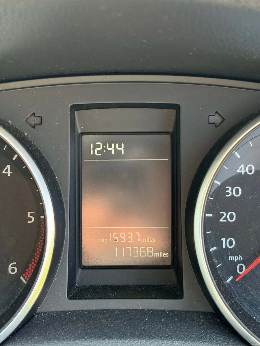 Volkswagen Golf 2010 1.6 Diesel - Image 2