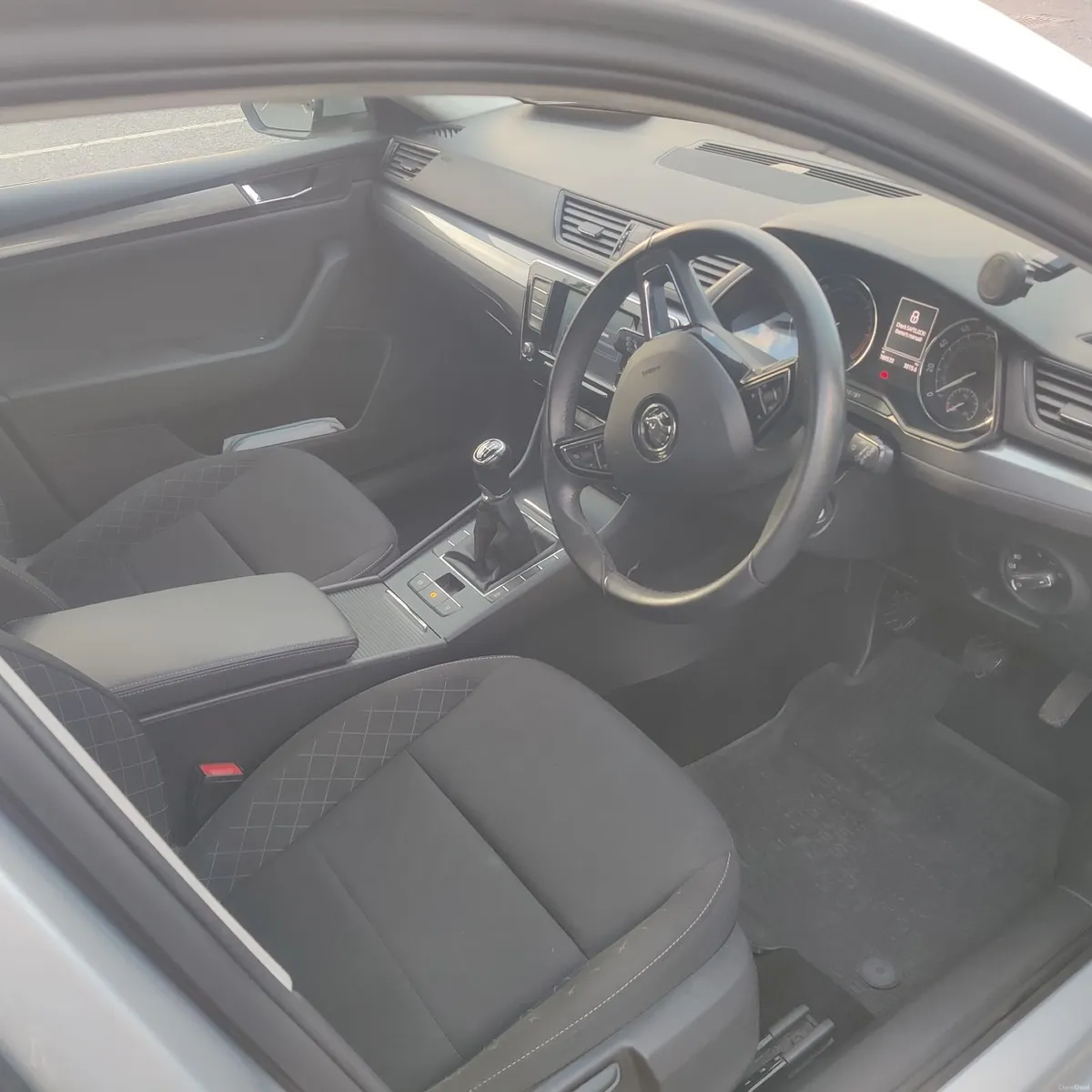 Skoda Superb 2018 - Image 2