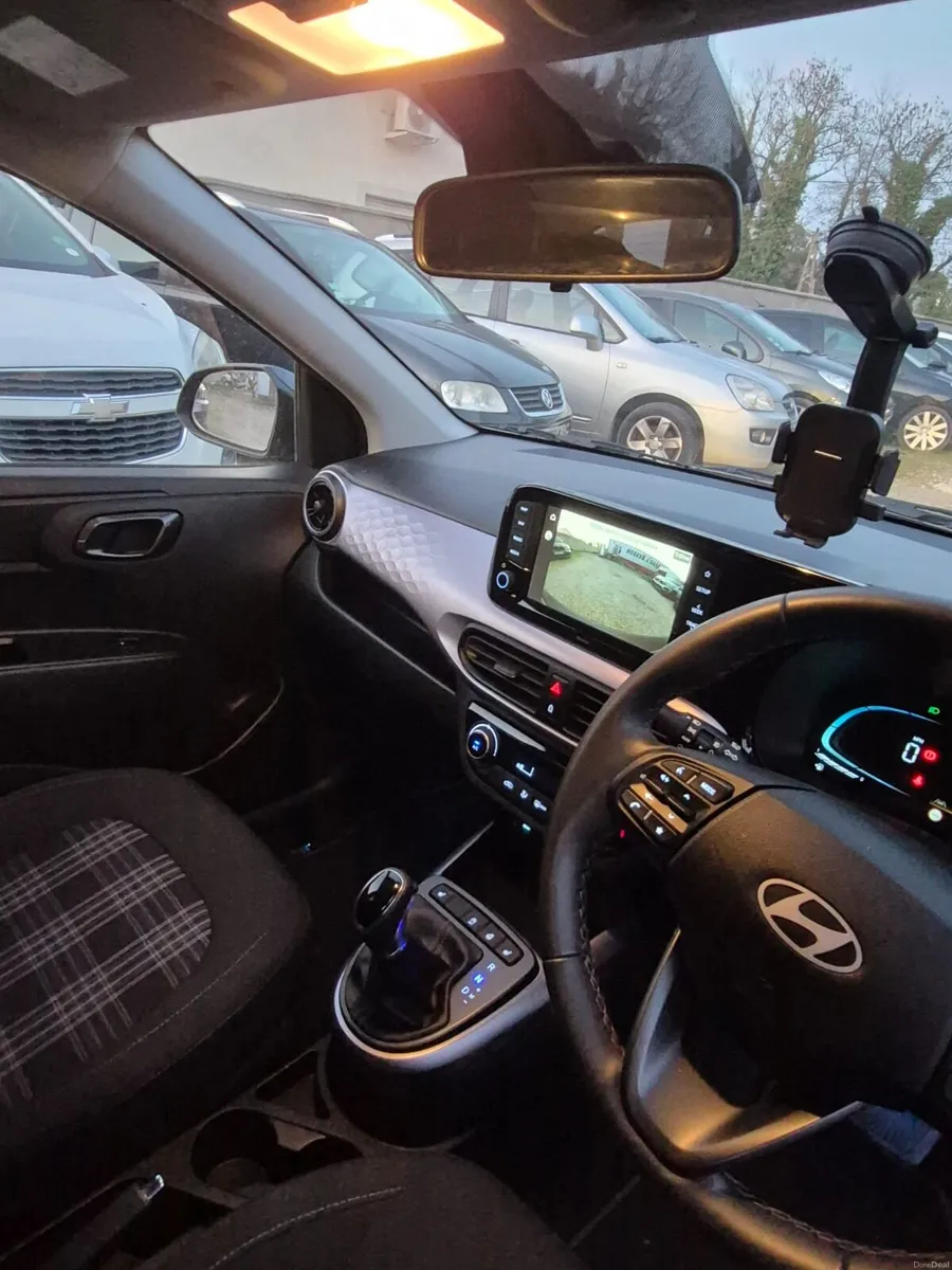 Hyundai  I10 Premu  2025 auto - Image 4