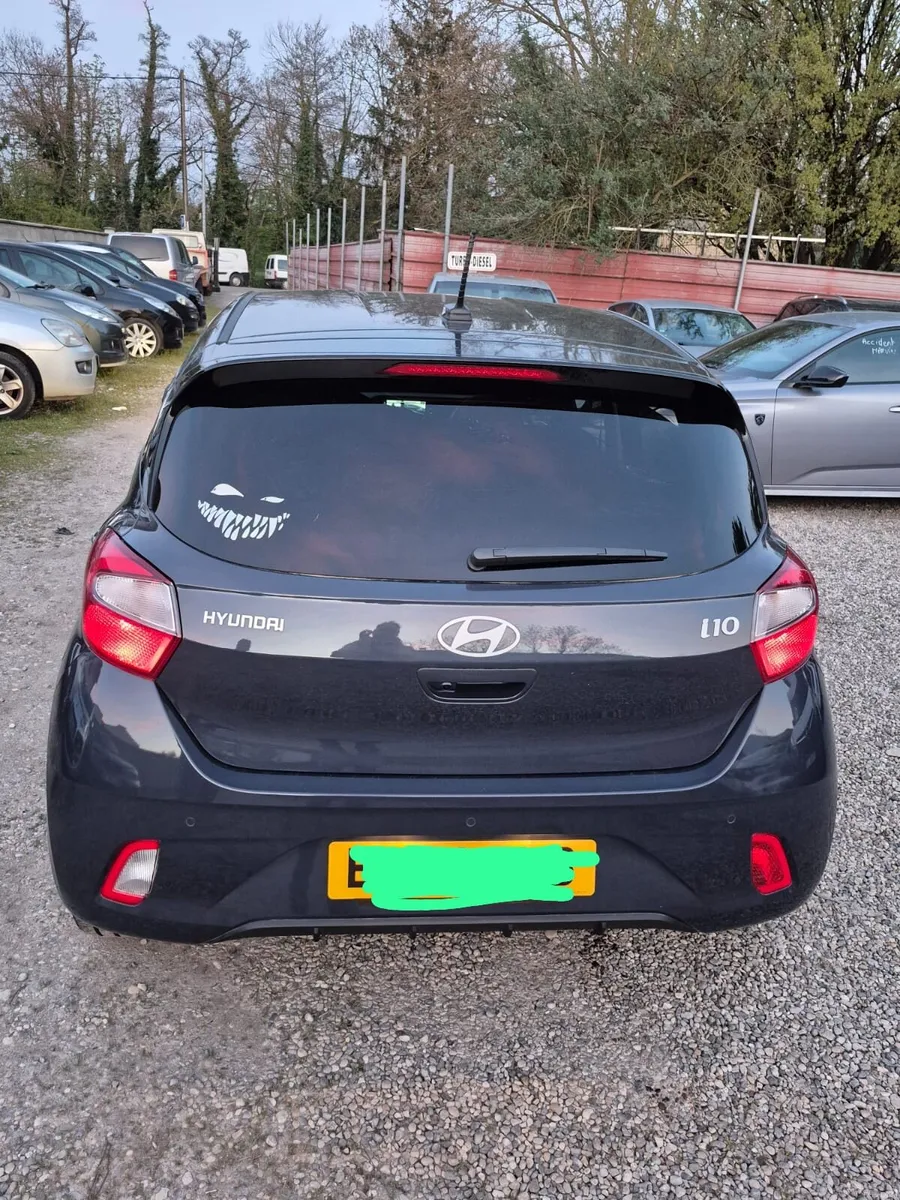 Hyundai  I10 Premu  2025 auto - Image 4