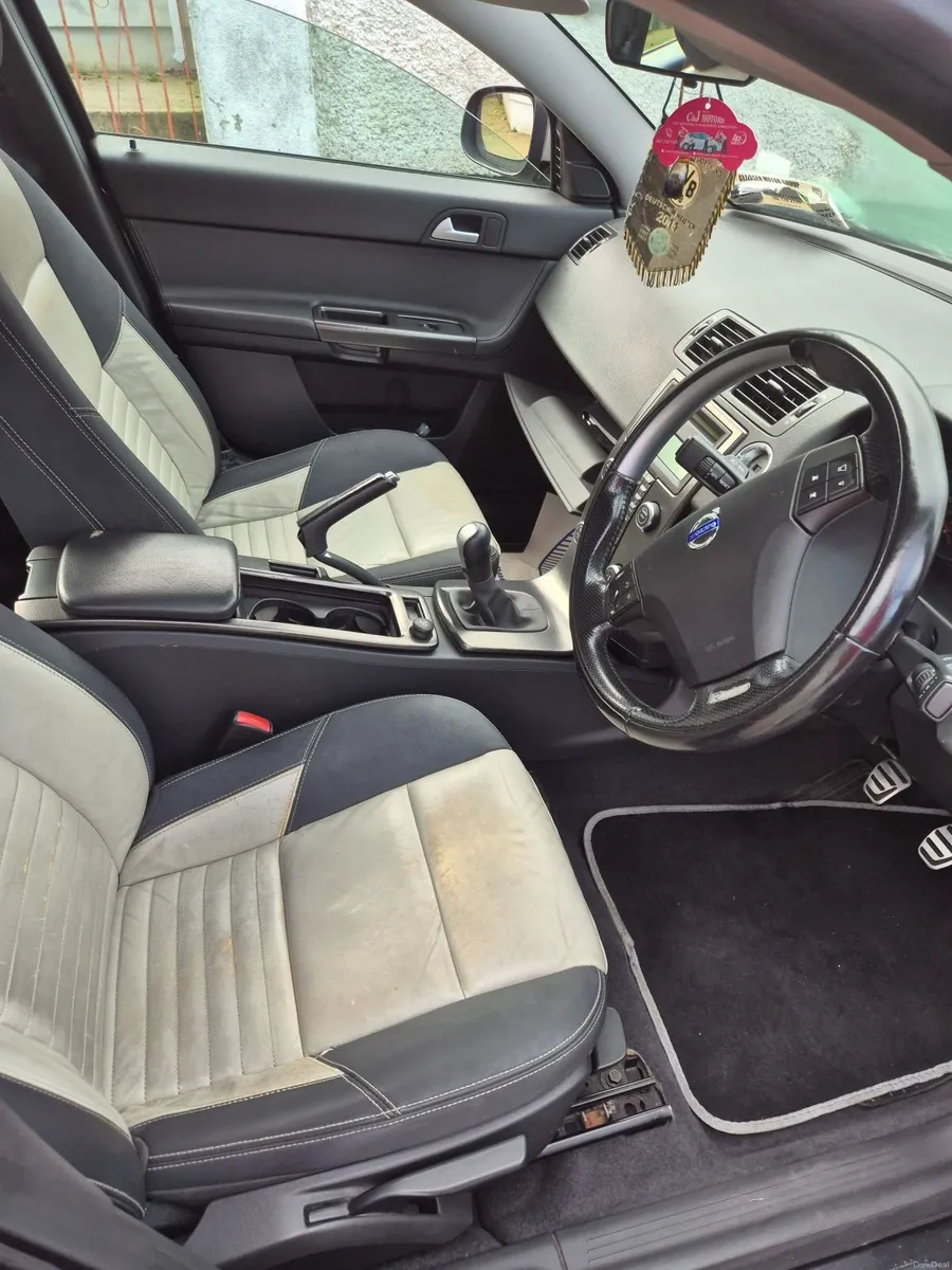 Volvo S40 2011 - Image 4