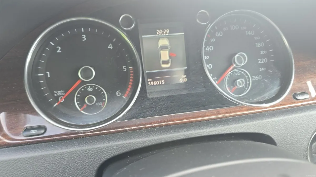 Volkswagen Passat 2012 - Image 3