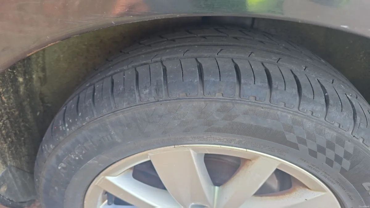 Volkswagen Passat 2012 - Image 2