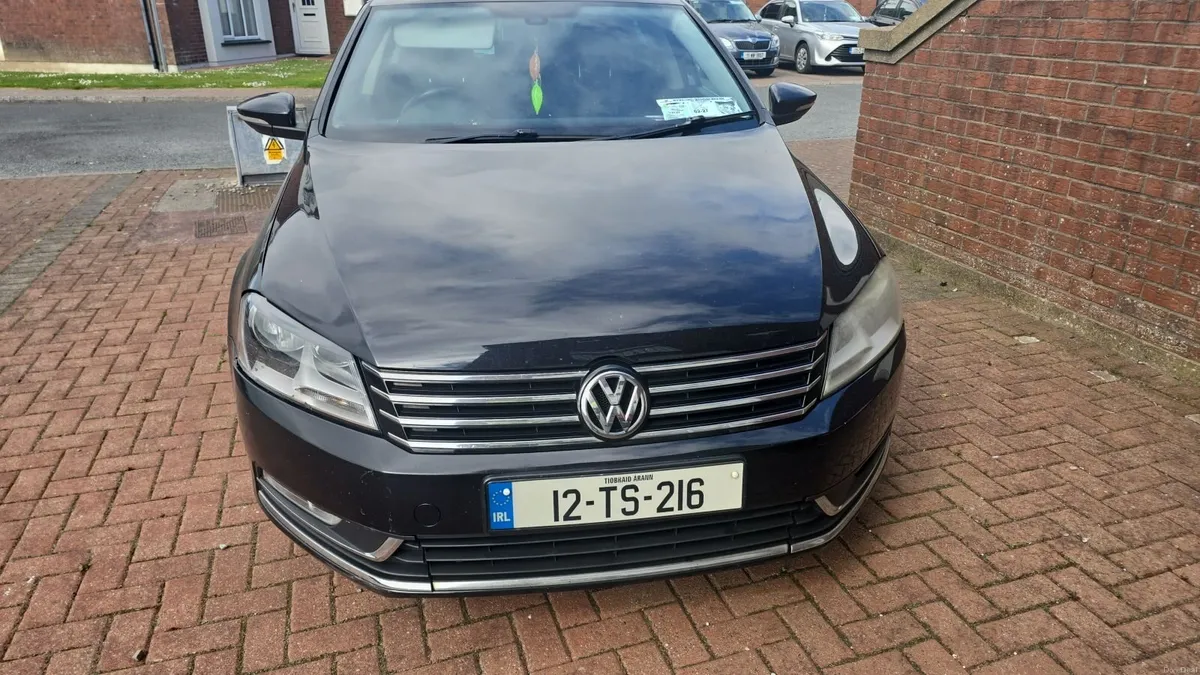Volkswagen Passat 2012 - Image 1